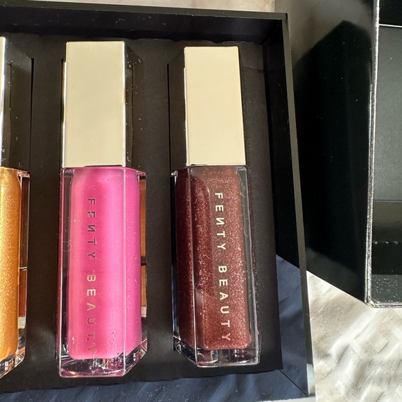 Fenty Beauty New Smoke’d Quartz GLOSS BOMB UNIVERSAL LIP LUMINIZER - Picture 3 of 10